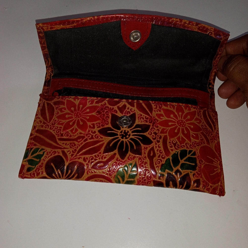 Lightweight Leather Wallet - Picture 5 of 13